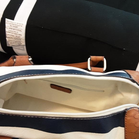 Purse - Picture 2 of 2